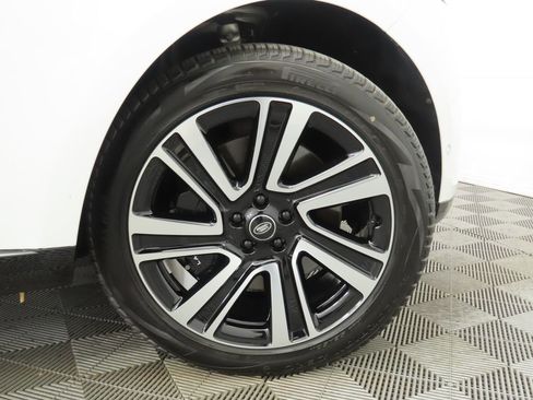 Certified 2023 Land Rover Range Rover SE image 32