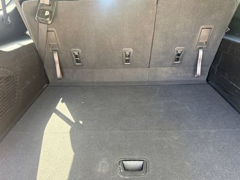 Used 2021 Chevrolet Suburban LT RWD image 8