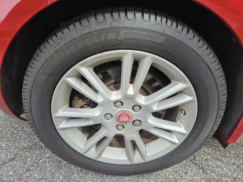 Used 2017 Jaguar XE Premium image 27