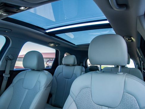 Used 2022 Kia Sorento EX w/ Panoramic Sunroof Package FWD image 26