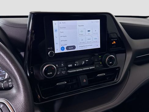 Used 2023 Toyota Highlander L image 18