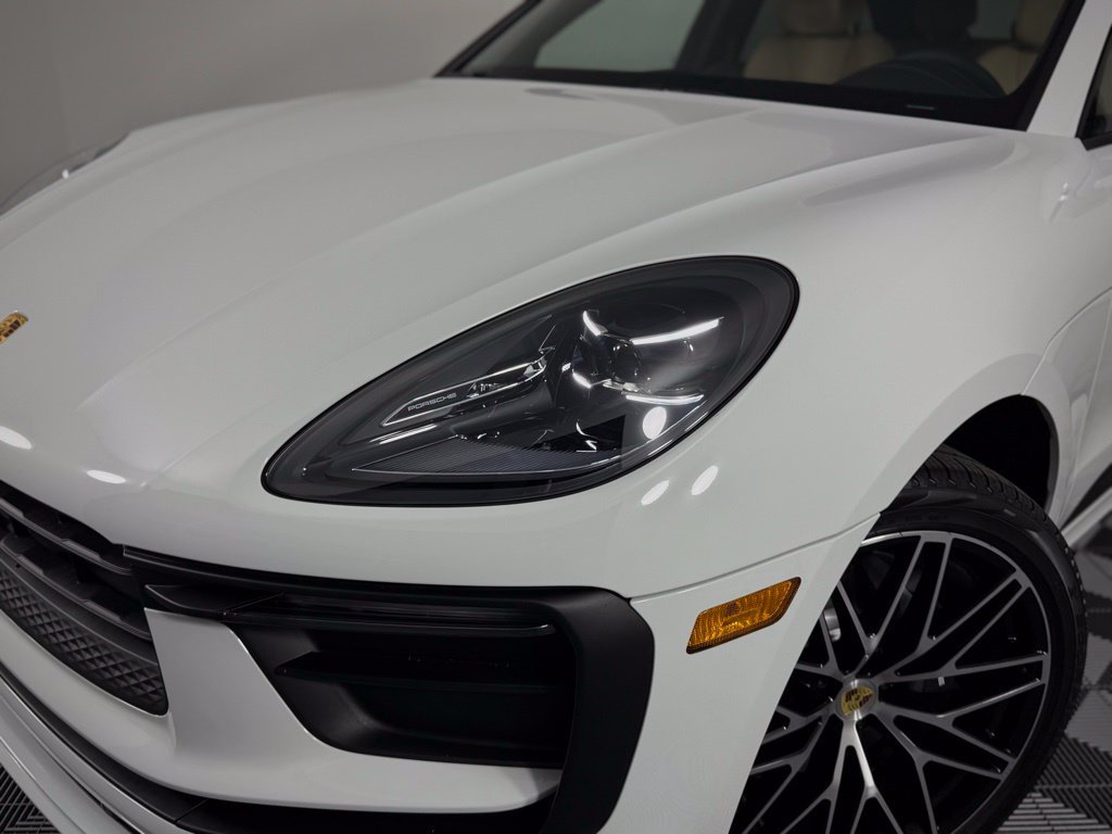 Certified 2026 Porsche Macan AWD/4WD image 11