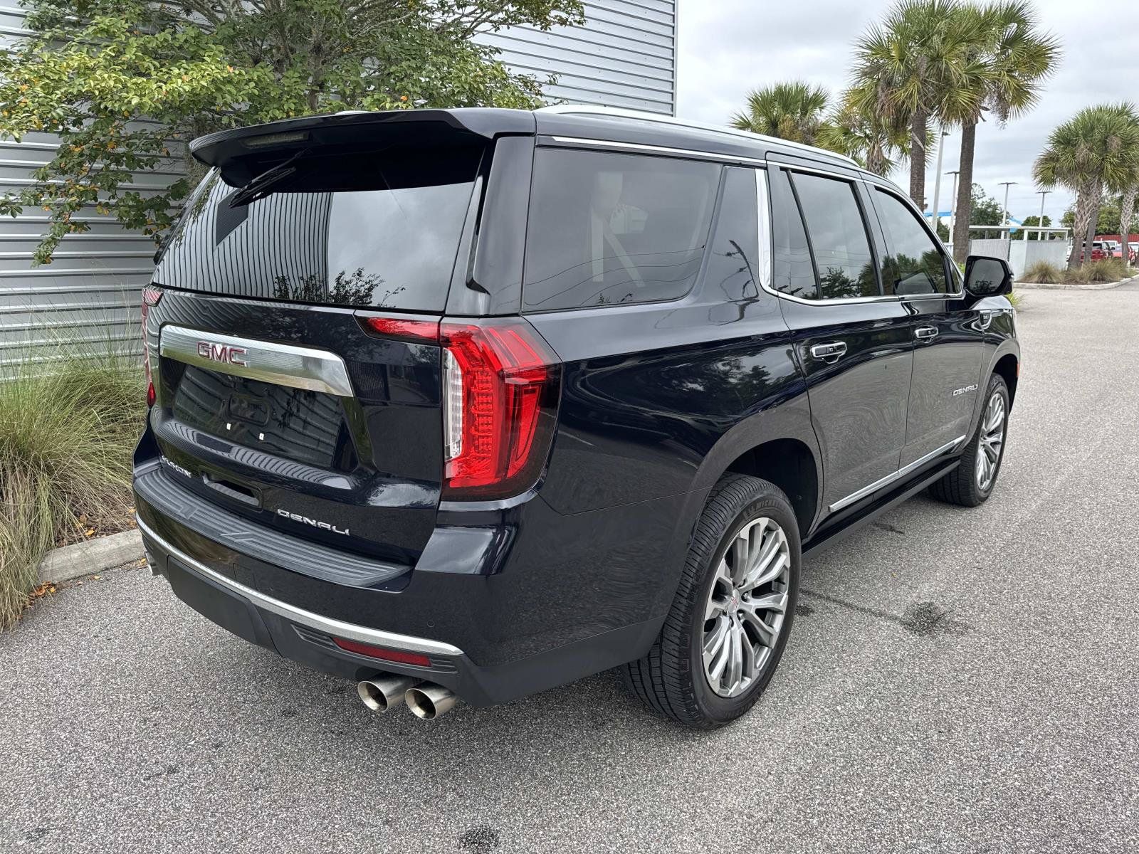 Used 2021 GMC Yukon Denali w/ Denali Premium Package AWD/4WD image 6