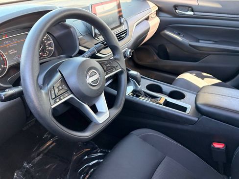 Certified 2025 Nissan Altima 2.5 SV FWD image 18