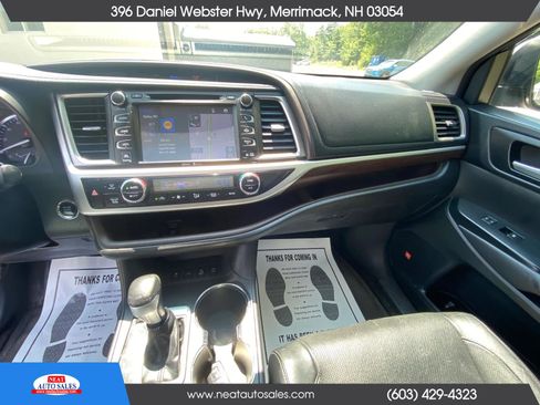 Used 2014 Toyota Highlander Limited Platinum AWD/4WD image 9