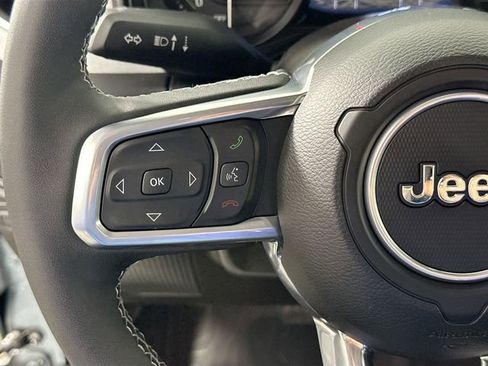 Used 2025 Jeep Wrangler Unlimited Sahara image 22