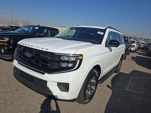 Used 2025 Ford Expedition Active image 1
