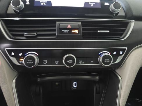 Used 2018 Honda Accord Touring image 25