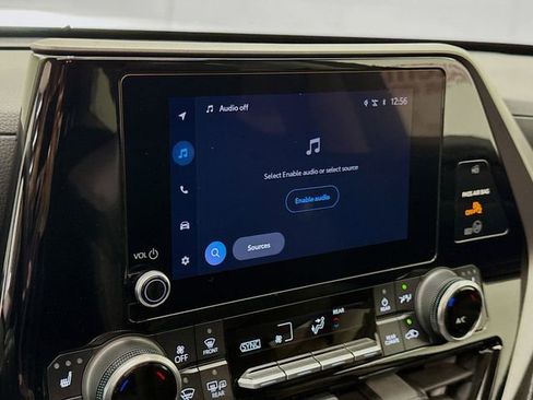 Used 2024 Toyota Highlander XLE image 13