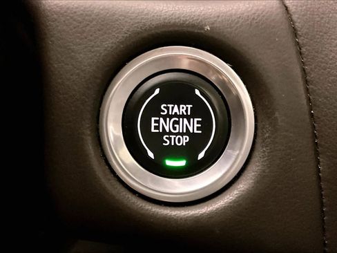 Used 2023 GMC Yukon XL SLT w/ SLT Premium Package image 33