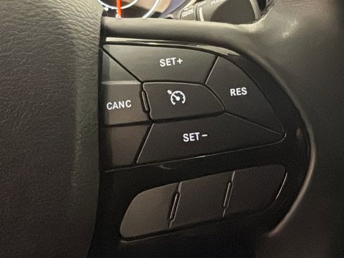 Used 2019 Jeep Cherokee Latitude Plus image 14