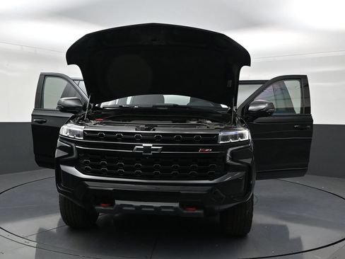 Used 2024 Chevrolet Suburban Z71 w/ Luxury Package AWD/4WD image 33