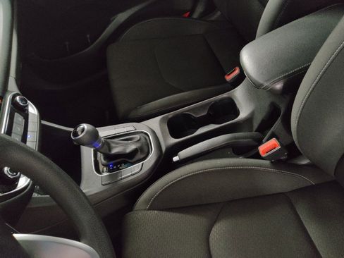 Used 2018 Hyundai Elantra GT FWD image 26