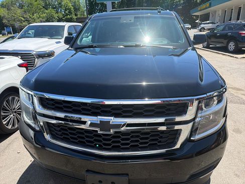 Used 2018 Chevrolet Suburban LT w/ Luxury Package AWD/4WD image 2