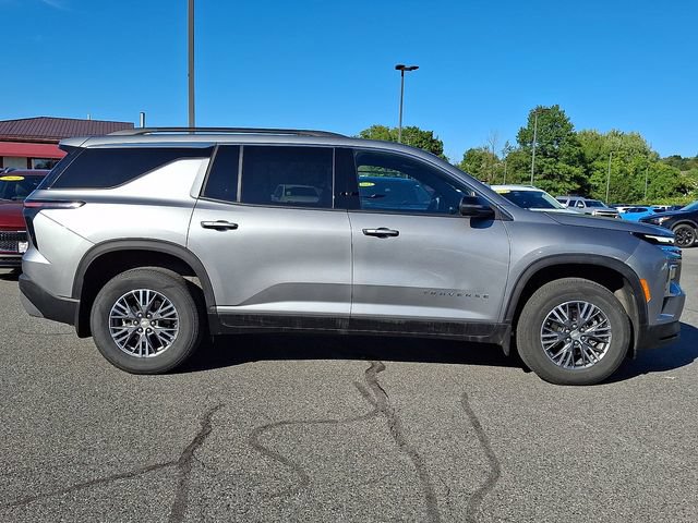 Used 2025 Chevrolet Traverse LT FWD image 7