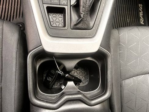 Used 2020 Toyota RAV4 XLE w/ All Weather Liner Package AWD/4WD image 26