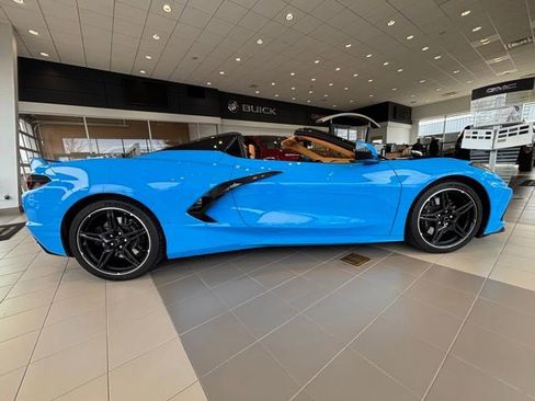 Used 2021 Chevrolet Corvette Stingray Premium Conv w/ Z51 Performance Package RWD image 6
