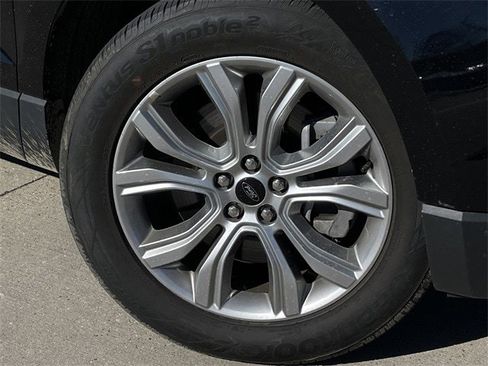 Used 2024 Ford Edge Titanium image 10