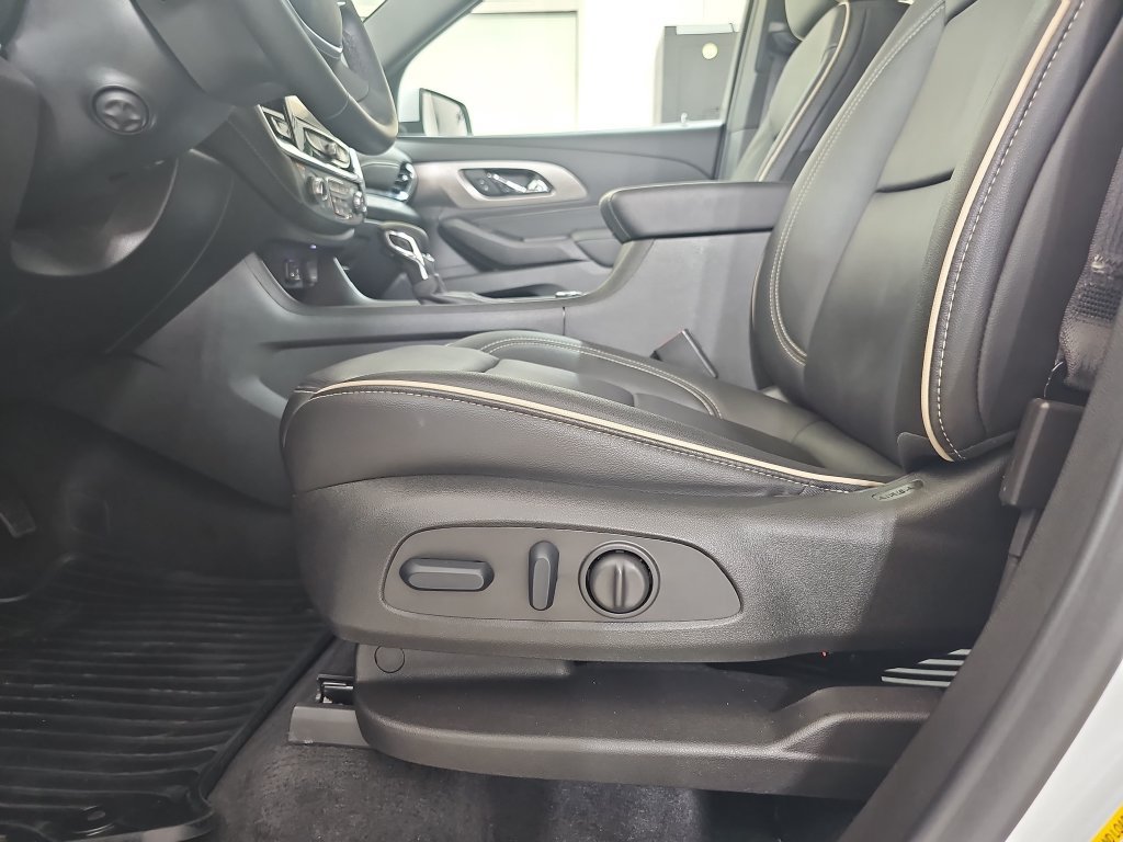 Used 2023 Chevrolet Traverse Premier AWD/4WD image 37