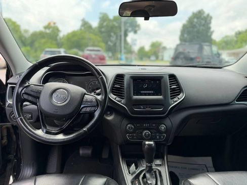 Used 2020 Jeep Cherokee Latitude Plus FWD image 11