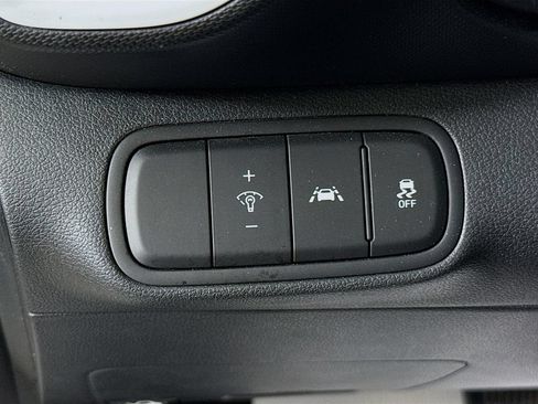 Used 2022 Hyundai Venue Limited FWD image 10