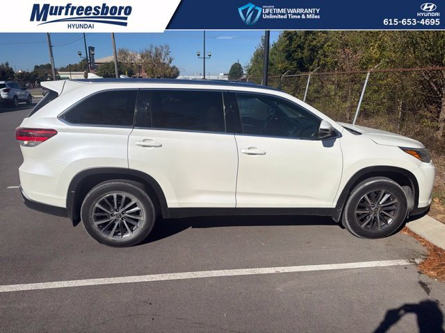 Used 2019 Toyota Highlander XLE AWD/4WD image 3