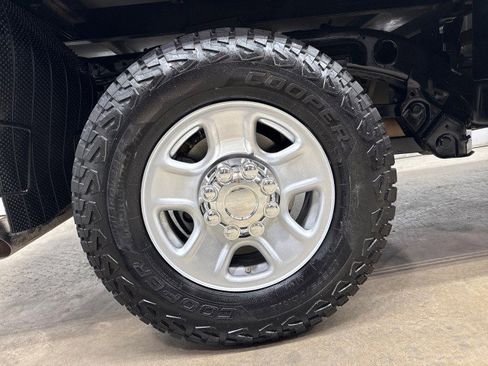 Used 2024 RAM 2500 Tradesman w/ Chrome Appearance Group image 35