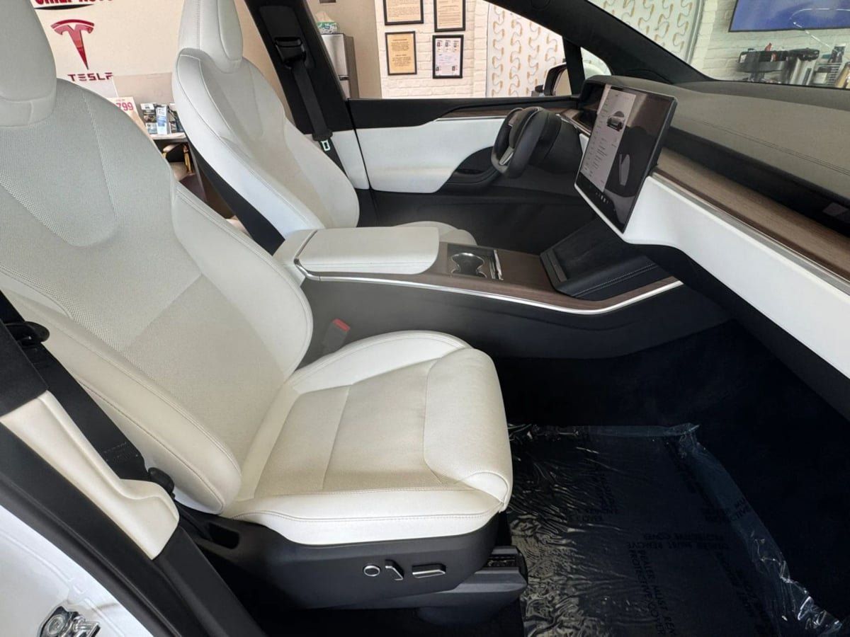Used 2023 Tesla Model X AWD/4WD image 9