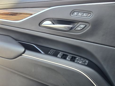Used 2023 Cadillac Escalade ESV Premium Luxury AWD/4WD image 22