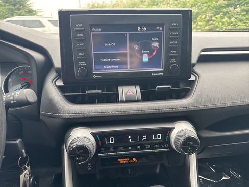 Used 2021 Toyota RAV4 LE AWD/4WD image 17