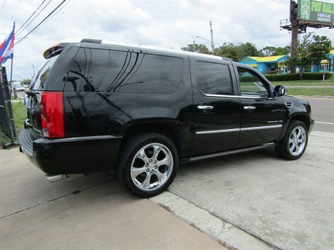 Used 2011 Cadillac Escalade ESV Premium RWD image 4