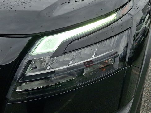 Used 2025 Nissan Pathfinder Rock Creek image 10