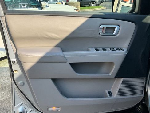Used 2010 Honda Pilot EX-L image 11
