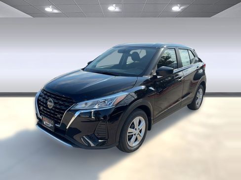 New 2025 Nissan Kicks Play S image 1