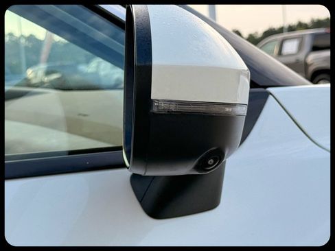 Used 2023 Nissan Rogue SL w/ SL Premium Package FWD image 9