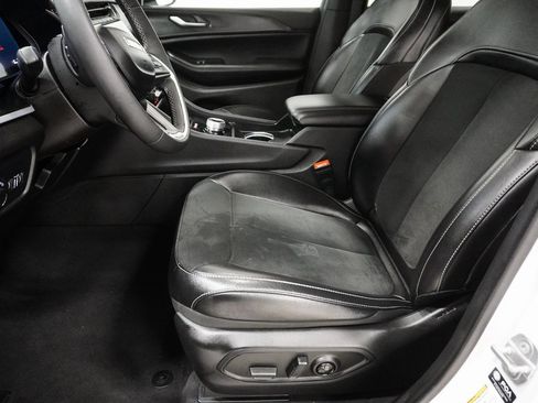 Certified 2024 Jeep Grand Cherokee L Altitude image 11