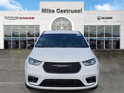 New 2026 Chrysler Pacifica Select image 2