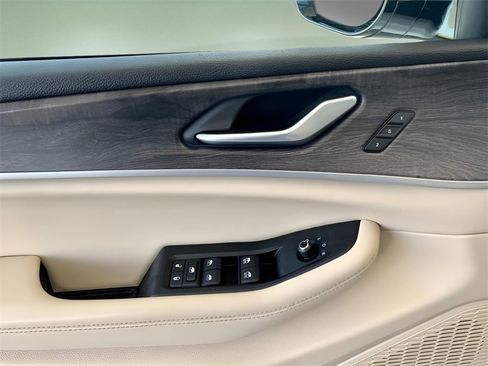 Used 2023 Jeep Grand Cherokee Limited image 13