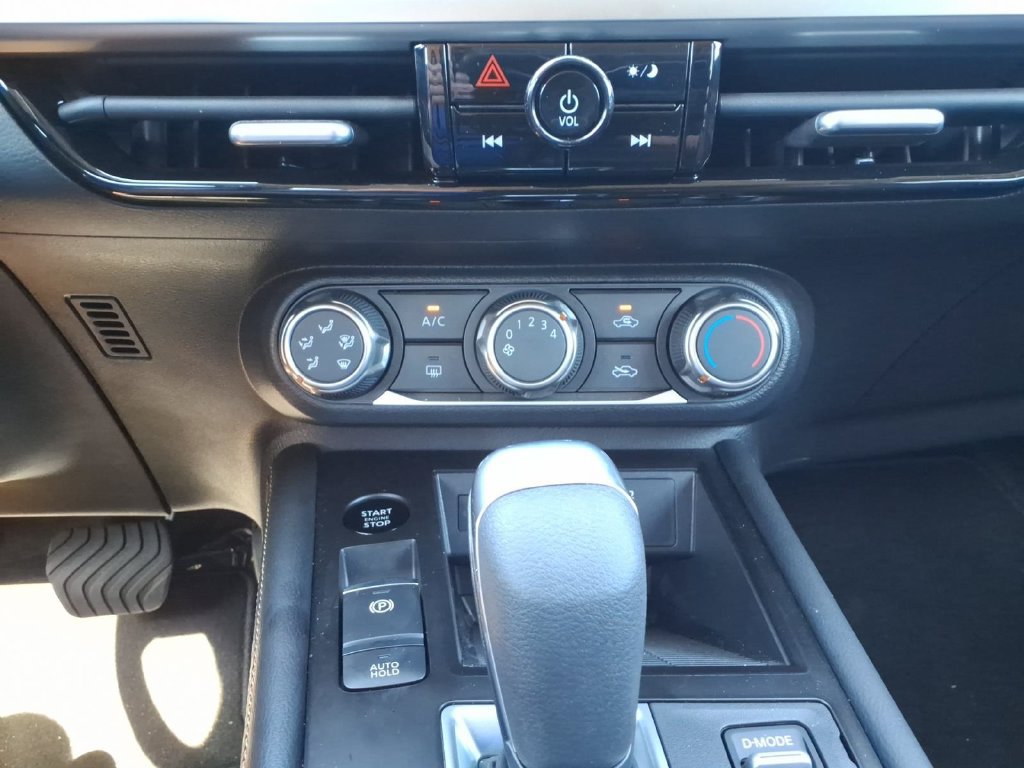 Used 2025 Nissan Kicks SV w/ Illumination Package AWD/4WD image 22