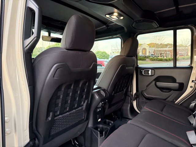 Used 2022 Jeep Wrangler Unlimited Rubicon w/ Cold Weather Group AWD/4WD image 29