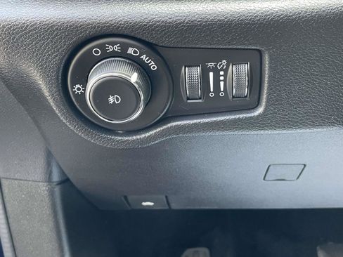 Used 2018 Chrysler Pacifica Touring-L Plus w/ Advanced Safetytec Group FWD image 22