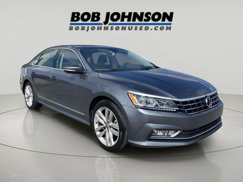 Used 2018 Volkswagen Passat 2.0T SEL Premium image 1