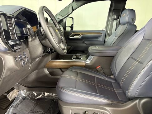Used 2025 Chevrolet Silverado 2500 High Country w/ Technology Package AWD/4WD image 26