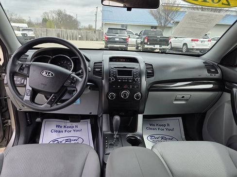 Used 2011 Kia Sorento LX image 12