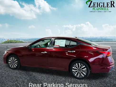 Used 2023 Nissan Altima 2.5 SV AWD/4WD image 4