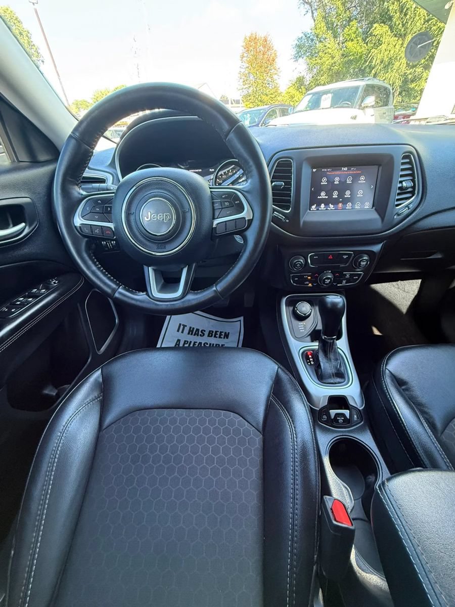 Used 2018 Jeep Compass Latitude w/ Popular Equipment Group AWD/4WD image 32