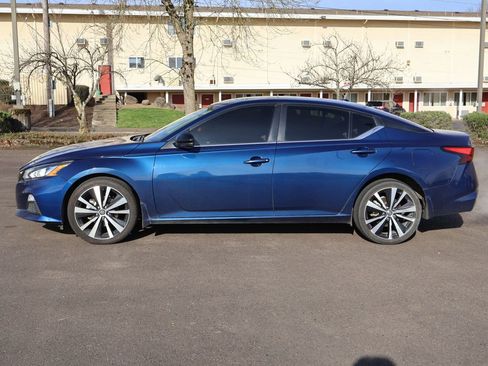 Used 2021 Nissan Altima 2.5 SR w/ SR Premium Package image 3