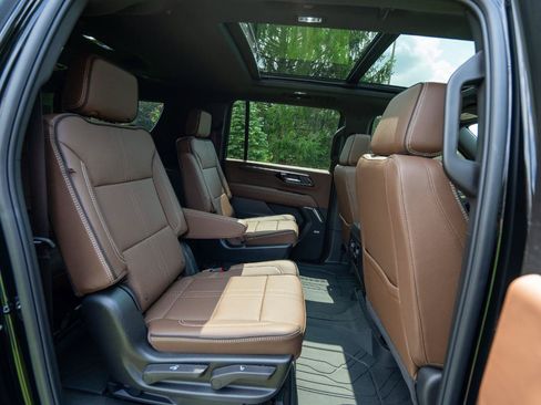 Used 2026 Chevrolet Suburban High Country AWD/4WD image 27