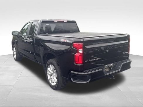 Used 2020 Chevrolet Silverado 1500 Custom w/ Custom Value Package AWD/4WD image 4