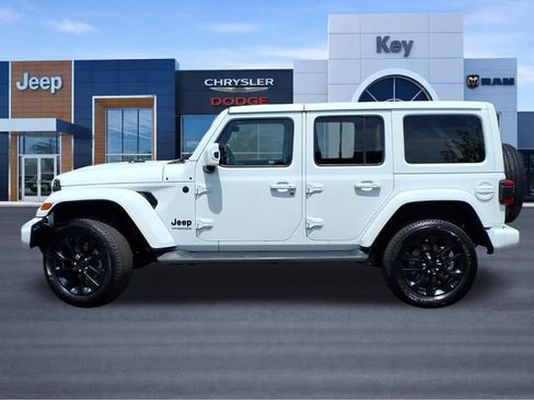 Used 2021 Jeep Wrangler Unlimited Sahara AWD/4WD image 2
